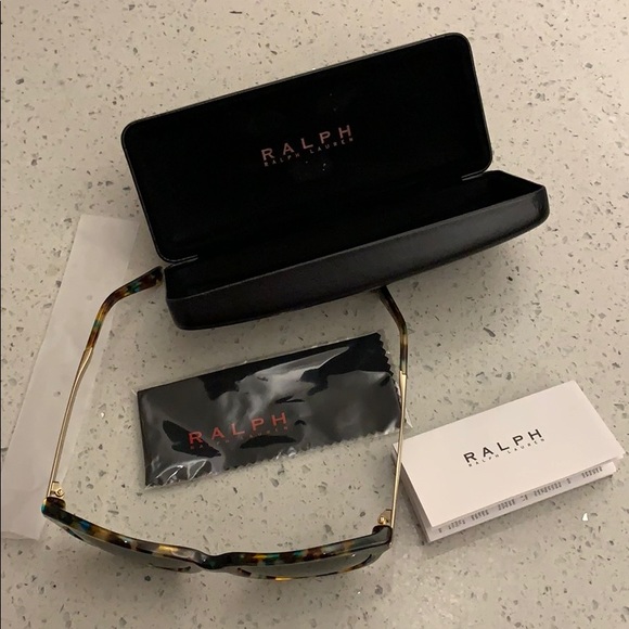 Ralph Lauren sun glasses NWT never worn mint - Picture 3 of 4